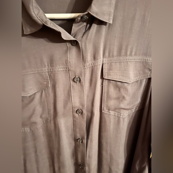 Vince Women’s Gray Button-Up Blouse Size Medium Casual Comfortable Dress Up Gift - Picture 3 of 11
